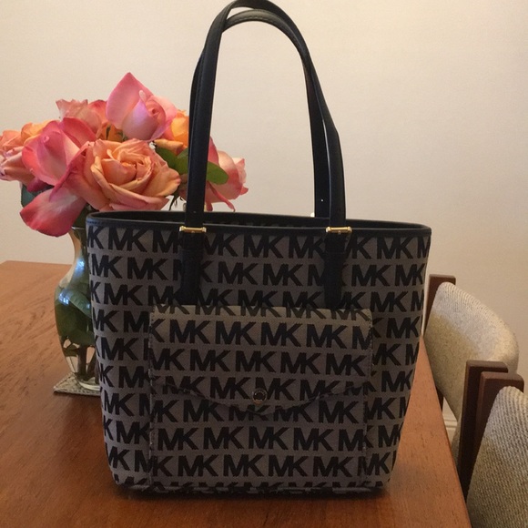 Michael Kors Handbags - Michael Kors Purse